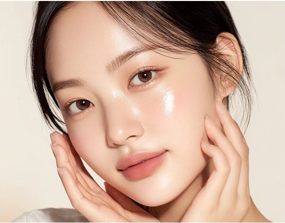 매끄럽고 정돈된 인상의 여성 얼굴