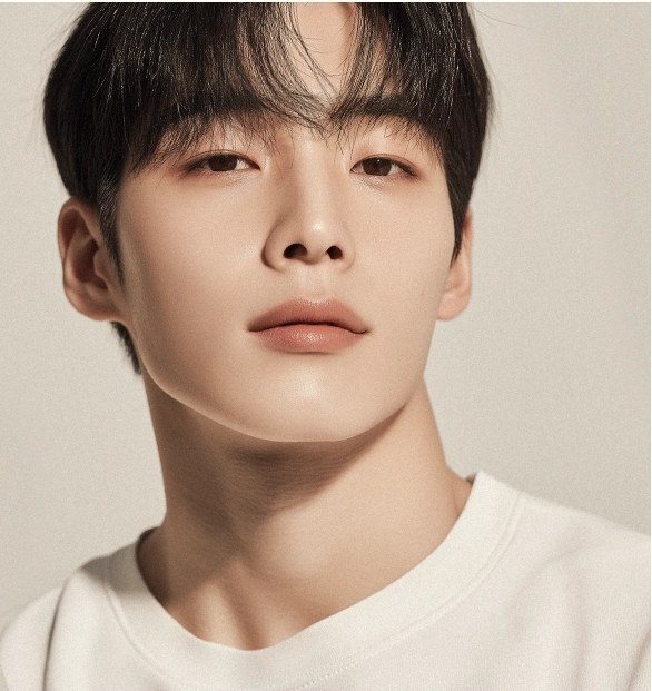 젊은 남성의 얼굴 사진