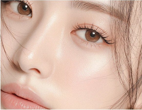 눈매와 콧대 부위 클로즈업